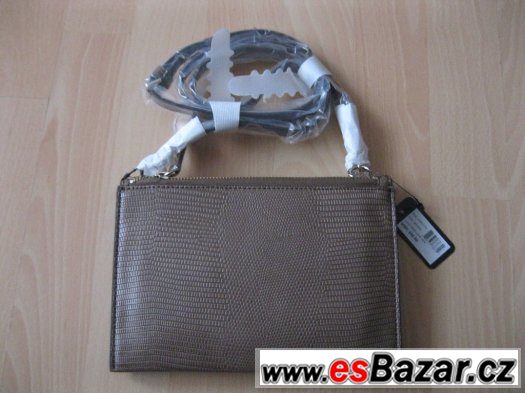 Guess crossbody kabelka a psaníčko v 1 – fotografie 5