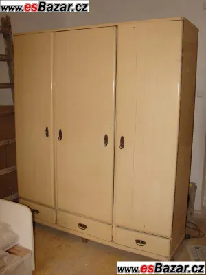 Skříň 30. léta