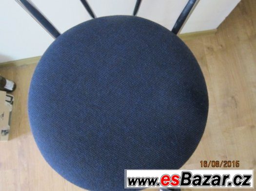 Barovou židli – fotografie 3