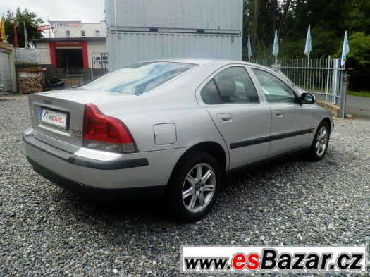 VOLVO S60 2.5 T  154KW 4X4 ČR,KLIMA,KUŽE – fotografie 3