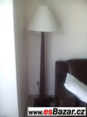 stojací lampa