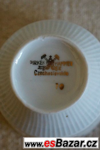 Porcelánový moka hrníček s podšálkem zdobený zlatem – fotografie 3