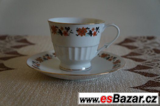 Porcelánový moka hrníček s podšálkem. Čína – fotografie 1