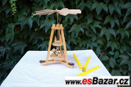 Vánoční otáčecí pyramida – fotografie 1