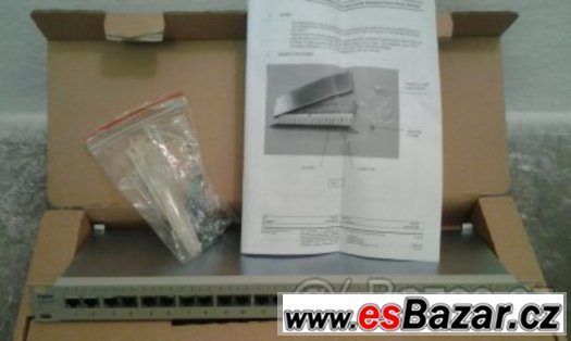 Patch panel 24P a datové zásuvky – fotografie 1