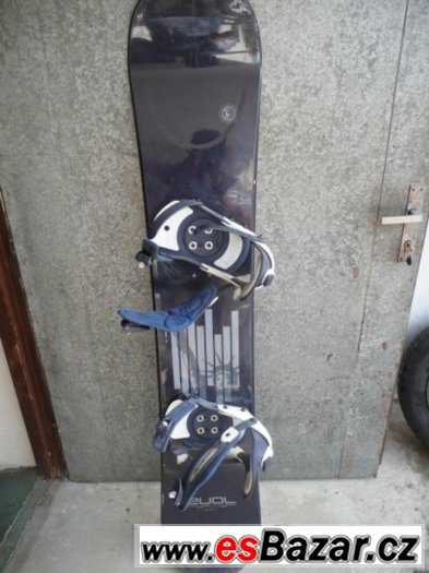 Snowboard s vázáním a botami – fotografie 2