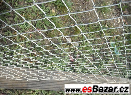 Gumové pásy pod plot – fotografie 3