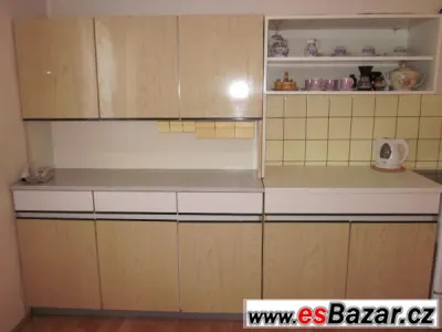 Kuchyňská linka lesk lamino, dřez