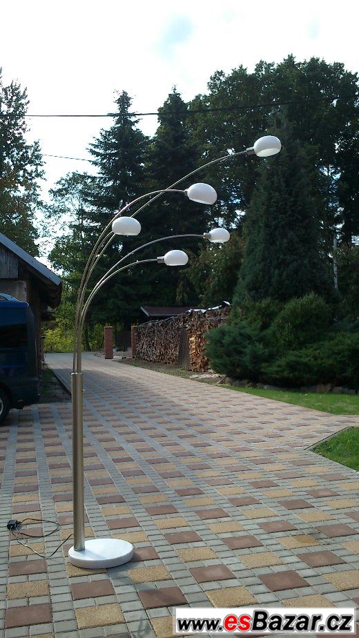 Nová stojací LED lampa – fotografie 3