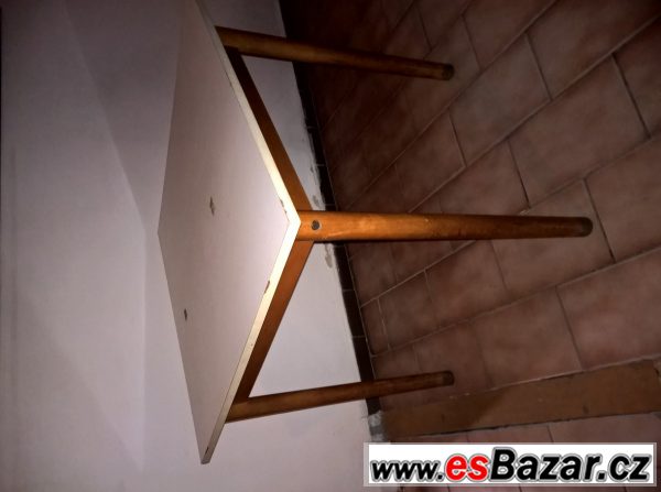 Restaurační (hospodský) stůl – fotografie 2