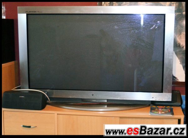 LG plasma TV s příslušenstvím – fotografie 1