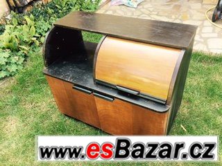 Historická skříňka na gramofon – fotografie 2