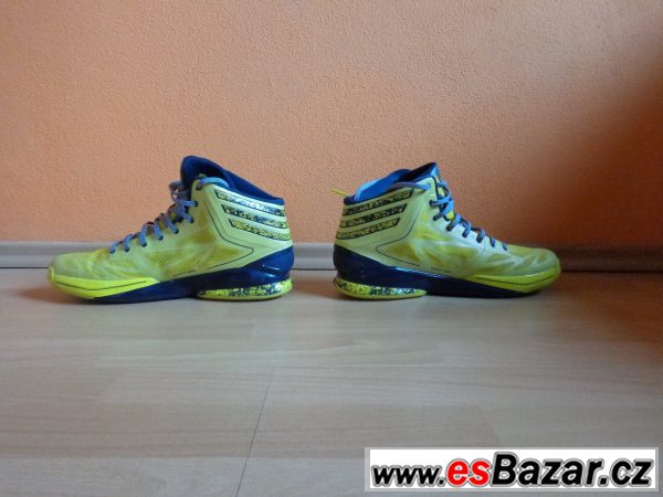 Halové, salové boty adidas  – fotografie 3