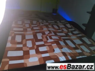 Prodám moderní dvojlůžkovou postel