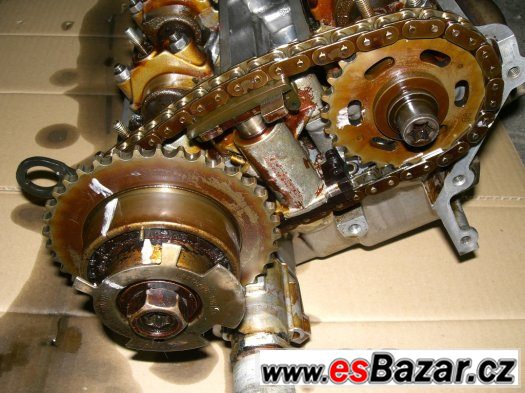 Hlavy motoru na BMW X5 – fotografie 3
