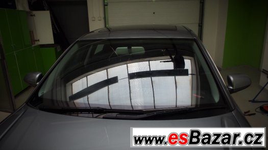 ČELNÍ SKLO AUDI A4 B7 – fotografie 1