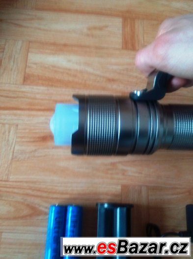 Extra silná CREE LED T6 baterka so zoomom – fotografie 5
