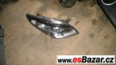 Prodám náhradní díly Renault-xenonové lampy Megane III