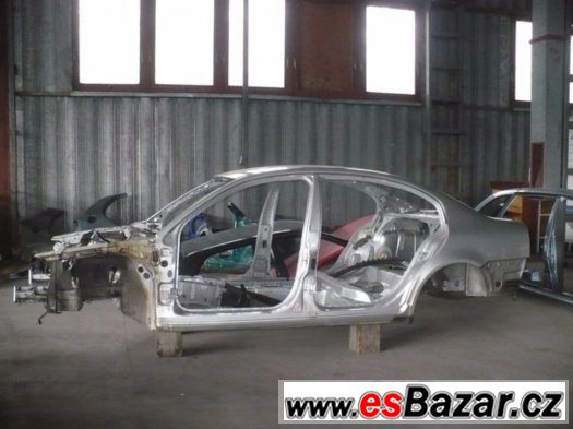 Výřez karoserie Superb 2005 stříbrná metal. – fotografie 1