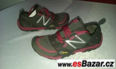 Obuv dámská č. 37, 2x obuté v hale, zn. VIBRAM