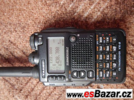 Ruční třípásmová YAESU VX-8DE. Nová, komplet balení, záruka. – fotografie 1