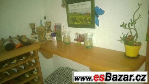 Regál na víno, barový pult masiv, barové židle – fotografie 2