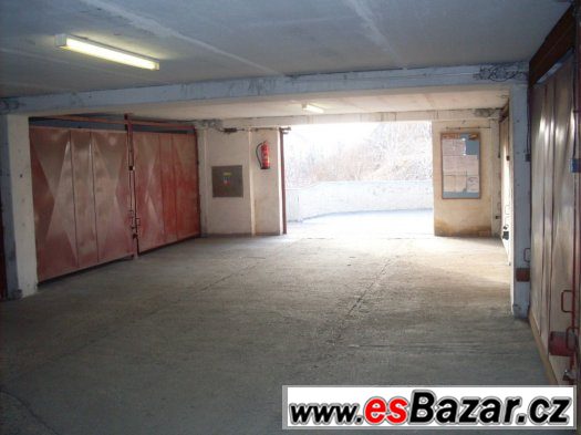 Velká garáž (19 m2) - Praha 6, ul. Evropská – fotografie 1