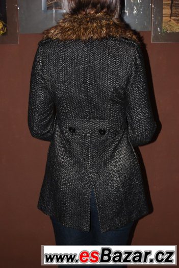 Krásný zimní kabátek s kožešinkou vel.36/38 – fotografie 3