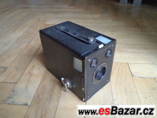 Prodám historický Fotoaparát BROWNIE TARGET, SIX – fotografie 1