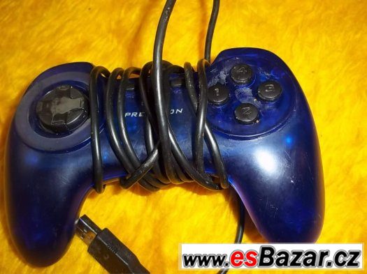 4 gamepady – fotografie 1