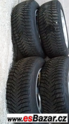 zimní vzorek 8mm Good Year Ultragrip 205/60/15 + disky 5x120 – fotografie 5