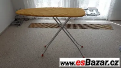 Zánovní klasické žehlící prkno