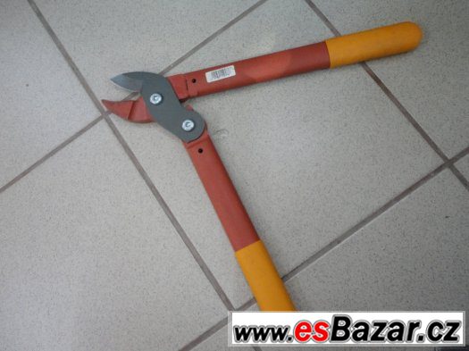 Nůžky a sekera Fiskars – fotografie 2