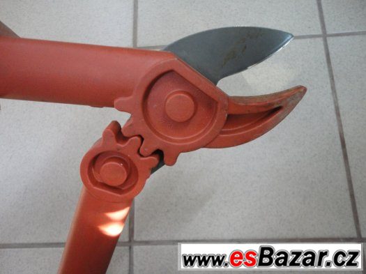 Nůžky a sekera Fiskars – fotografie 3