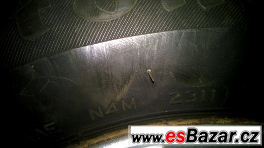 Zimní sada 195/65/15 + disky + poklice VW – fotografie 5