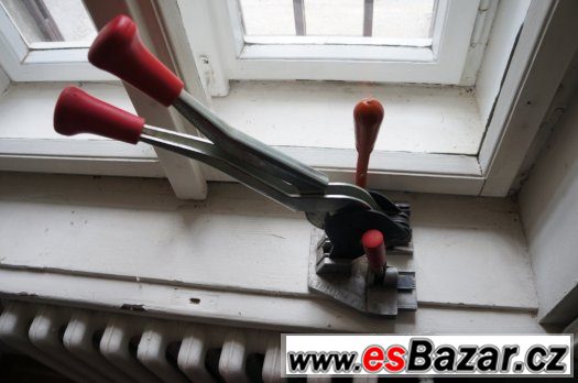 Páskovačka + krabice sponek + 2 kotouče pásky 1,2cm šíře – fotografie 1