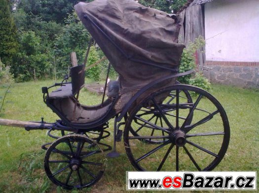 HISTORICKÝ KRÁSNÝ KOČÁR BERG-CHAISE (ŠVÝCARSKÝ) – fotografie 1