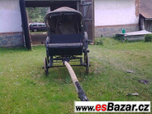 HISTORICKÝ KRÁSNÝ KOČÁR BERG-CHAISE (ŠVÝCARSKÝ) – fotografie 3
