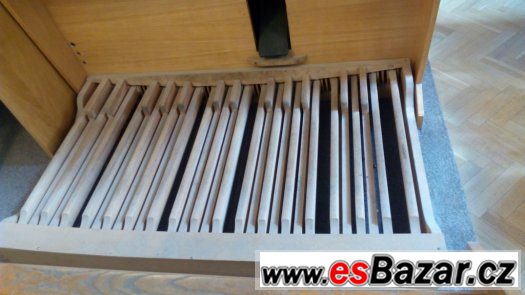 Chrámové elektronické varhany, 3 manuály – fotografie 2