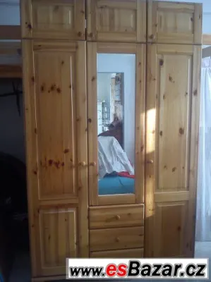Skříň z masivu+nástavec