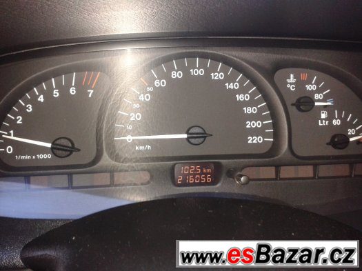 Opel Vectra – fotografie 5