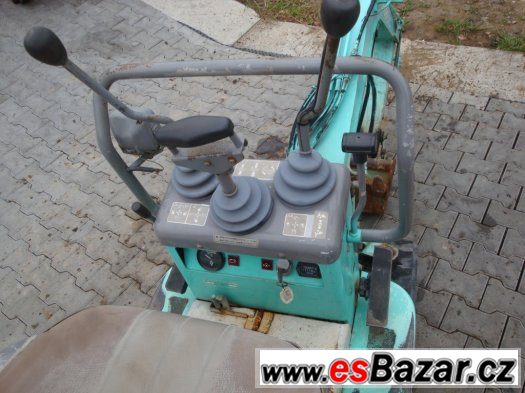 Minibagr KOBELCO SK007 hmotnost 760 kg, dvouválcový motor – fotografie 2