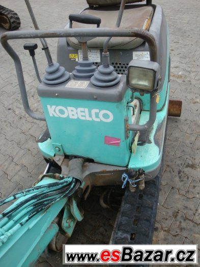 Minibagr KOBELCO SK007 hmotnost 760 kg, dvouválcový motor – fotografie 3