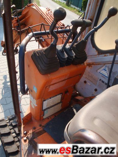 Minibagr HITACHI EX20UR, rypadlo 2000 kg – fotografie 3