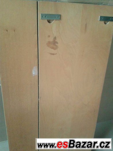 Kancelářské koše + stolička + zrcadlo – fotografie 3