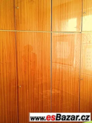 Rodinná šatní skříň dvoupatrová
