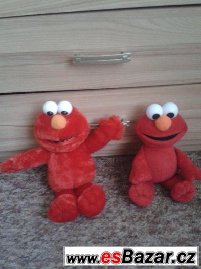 Plysovy elmo – fotografie 1