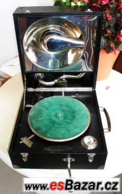 Starý gramofon na kliku - PARLOPHON.