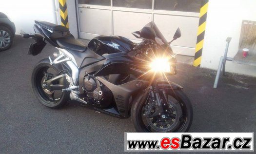 Honda CBR 600RR, 88KW, 2007, najeto 29 300km – fotografie 1