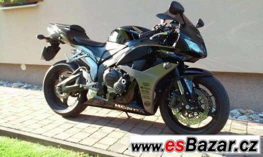 Honda CBR 600RR, 88KW, 2007, najeto 29 300km – fotografie 5